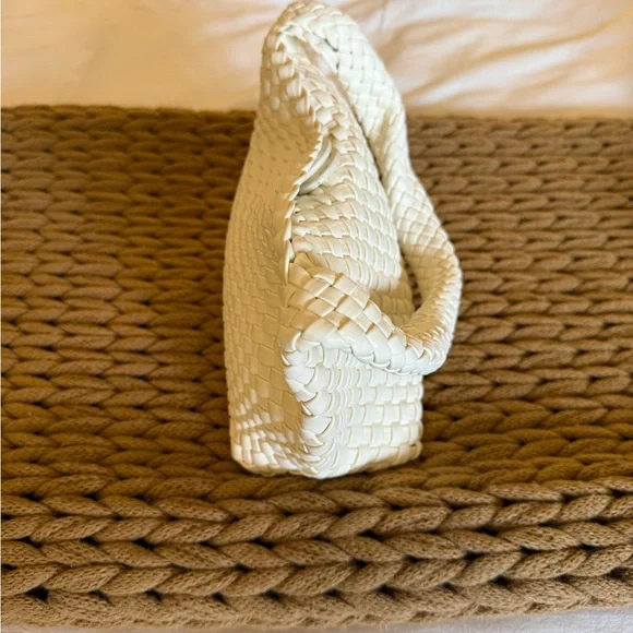 Elegant Cream Woven Women's Bag - Picture 5 of 14